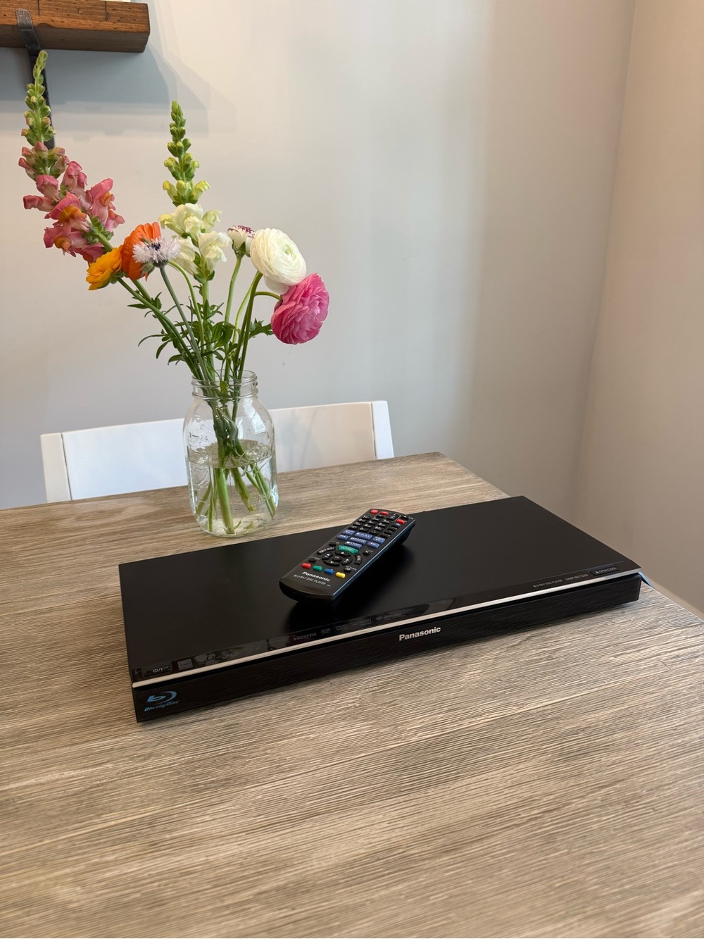 Panasonic Blu-Ray Player DMP-BDT220 w Remote - Tested and Working